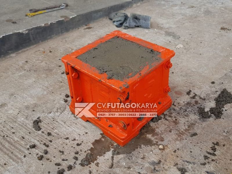 Uji Kuat Tekan Beton Kubus Cor Besi