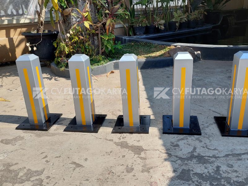 pemasangan bollard