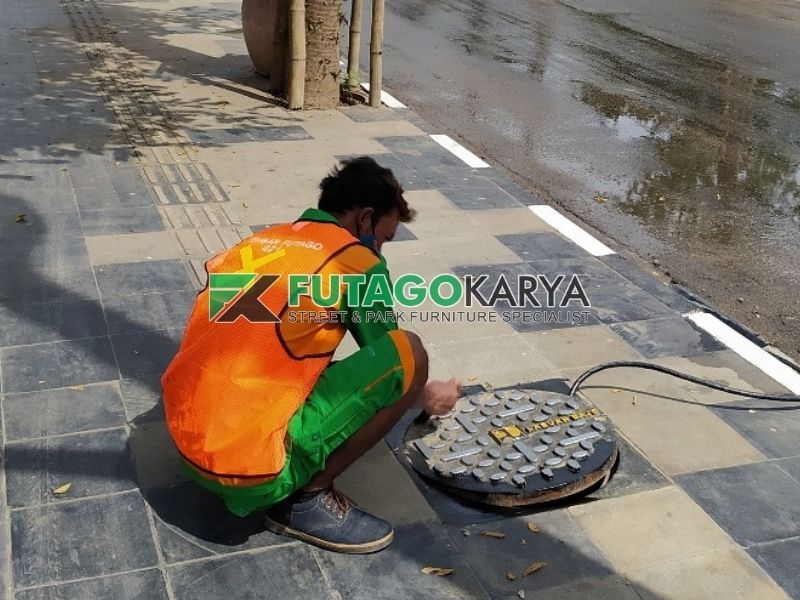 Manhole Cover Tutup Saluran Drainase