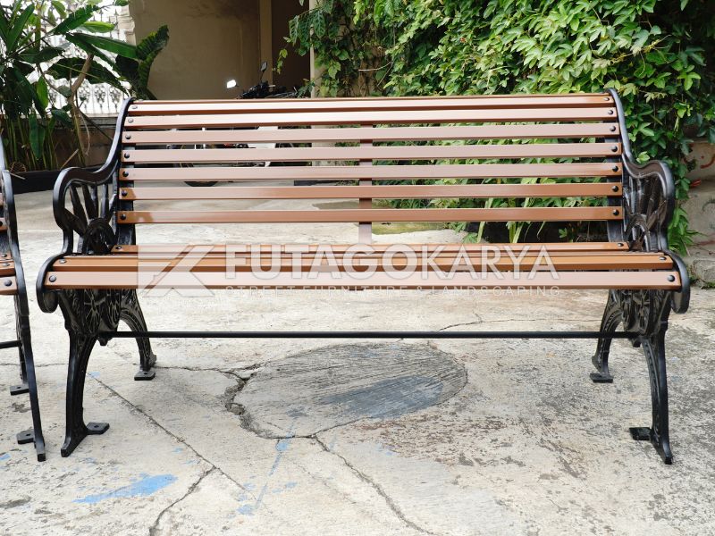 Bangku Taman Besi