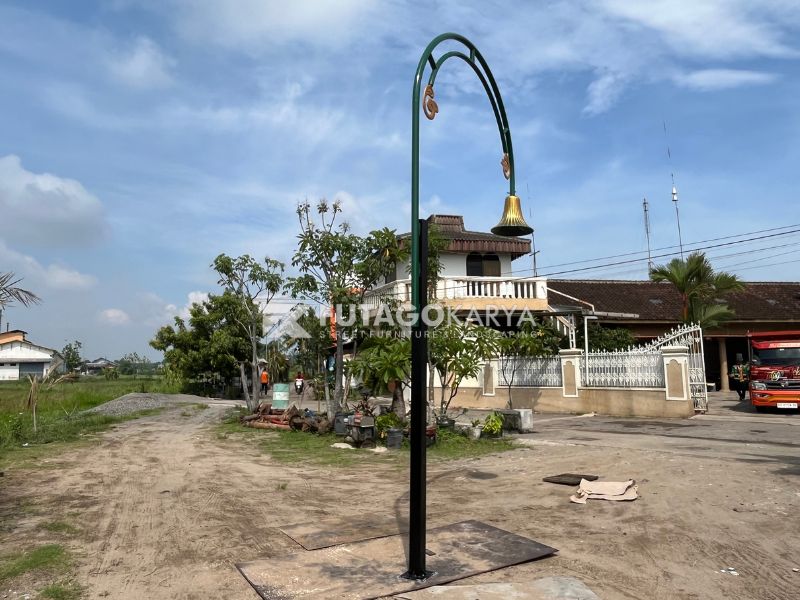 Tiang Lampu Jalan