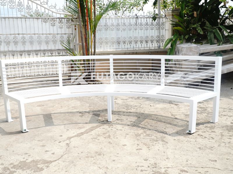 kursi taman besi