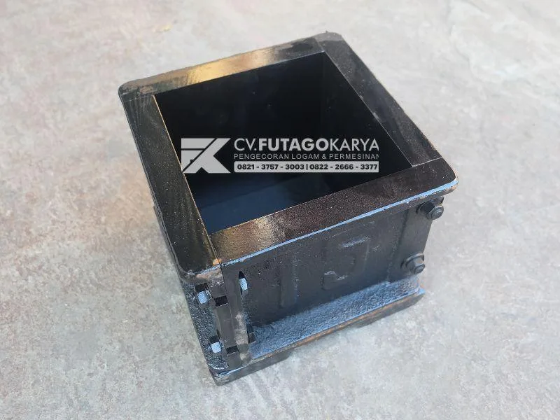 Cetakan Kubus Beton 15 x 15 cm Bahan Besi Cor Berkualitas