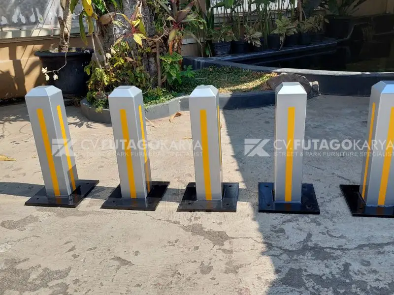 pemasangan bollard
