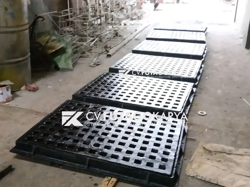 Besi Grill Tutup Got Selokan