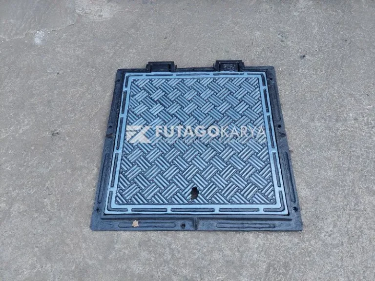 Tutup Manhole Besi