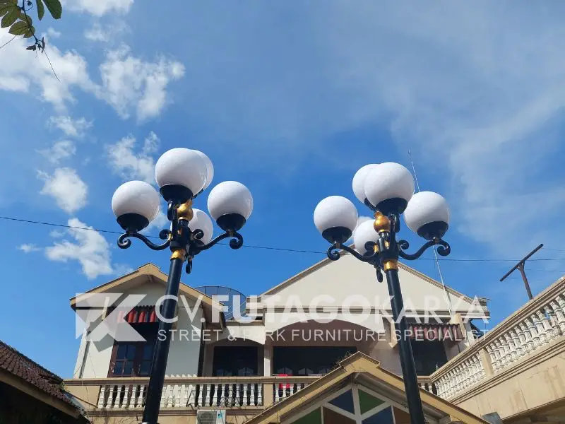 Tiang Lampu Unik