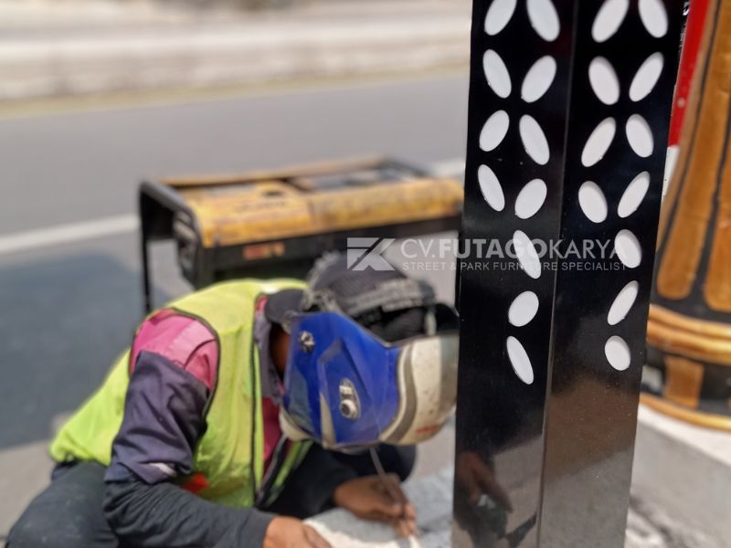 bollard lampu trotoar