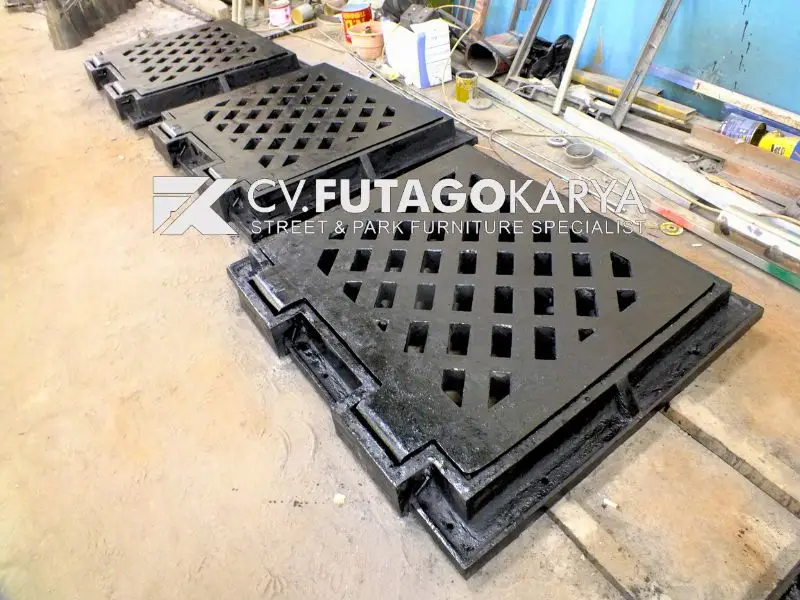 Besi Penutup Selokan