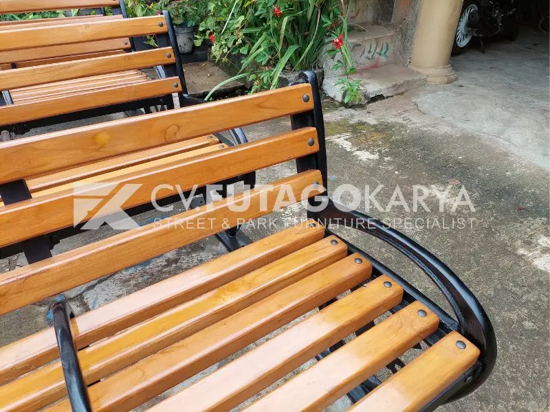 kursi besi teras minimalis