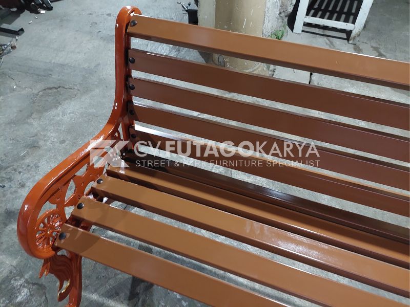 bangku besi minimalis