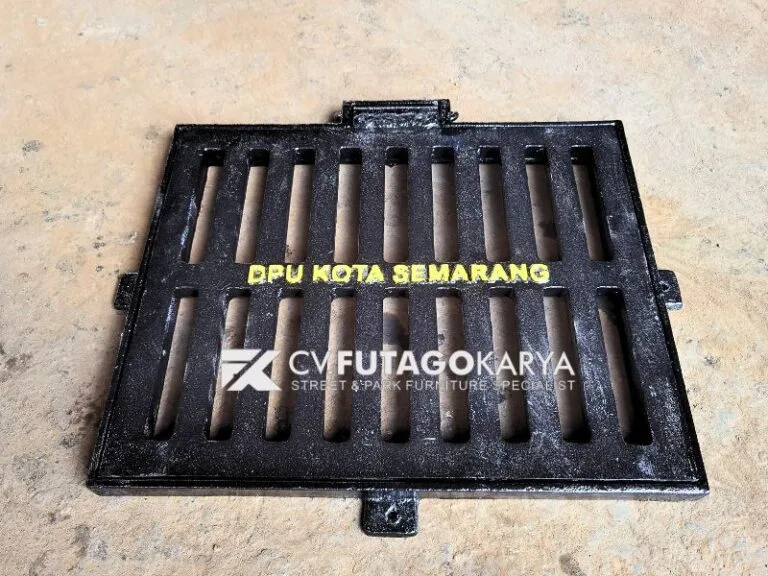 Grill Besi Penutup Selokan