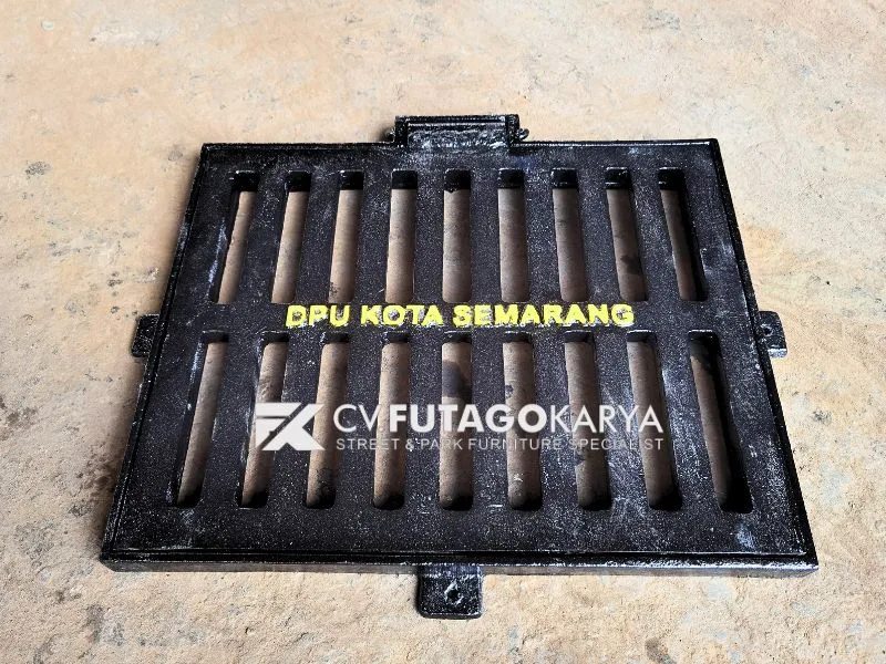 Grill Besi Penutup Selokan