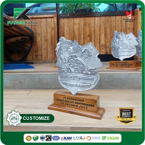ornamen trofi piala