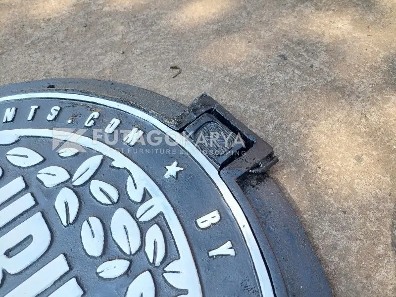 Manhole besi