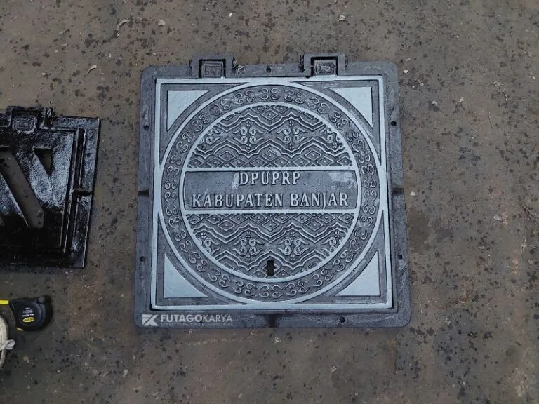 Manhole cover besi