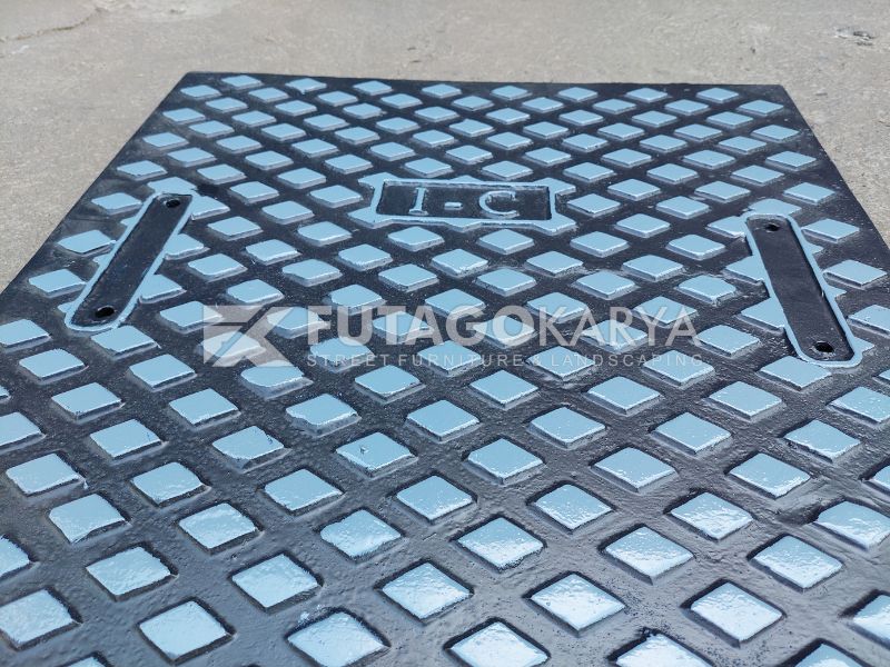 Tutup manhole