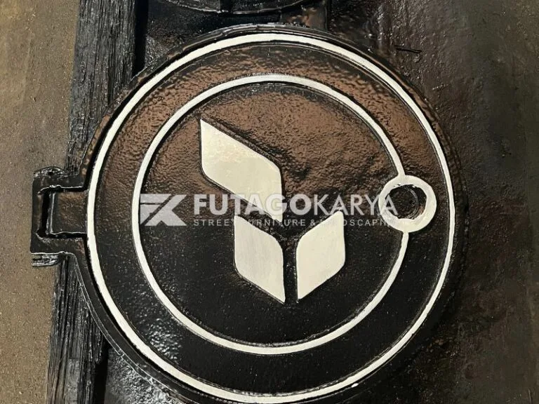 Tutup Manhole Besi