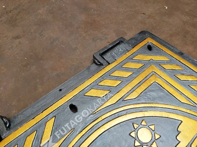 Tutup Manhole Drainase Besi