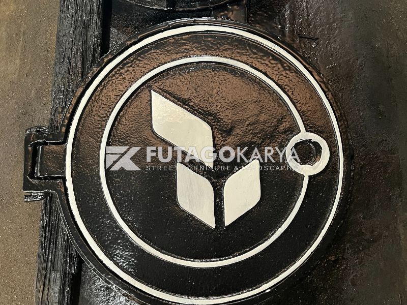 Tutup Manhole Besi