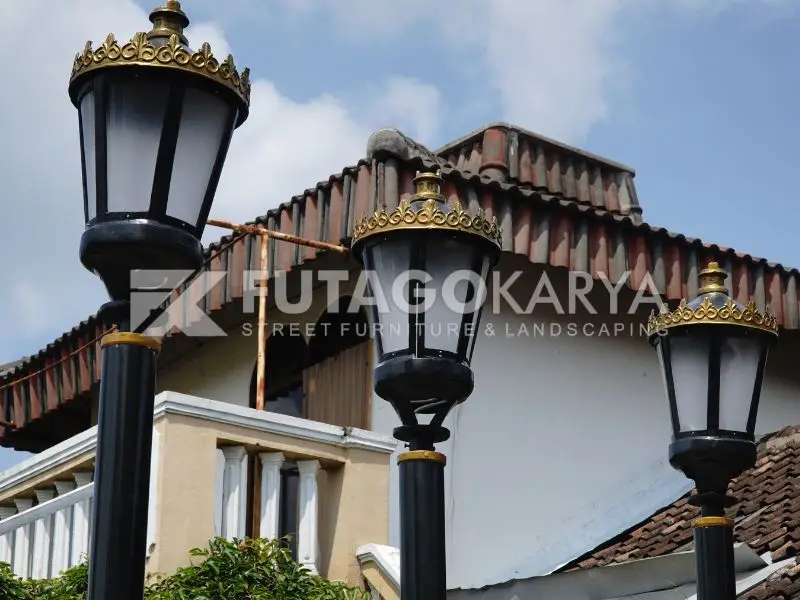 Lampu Taman Tiang Klasik Outdoor
