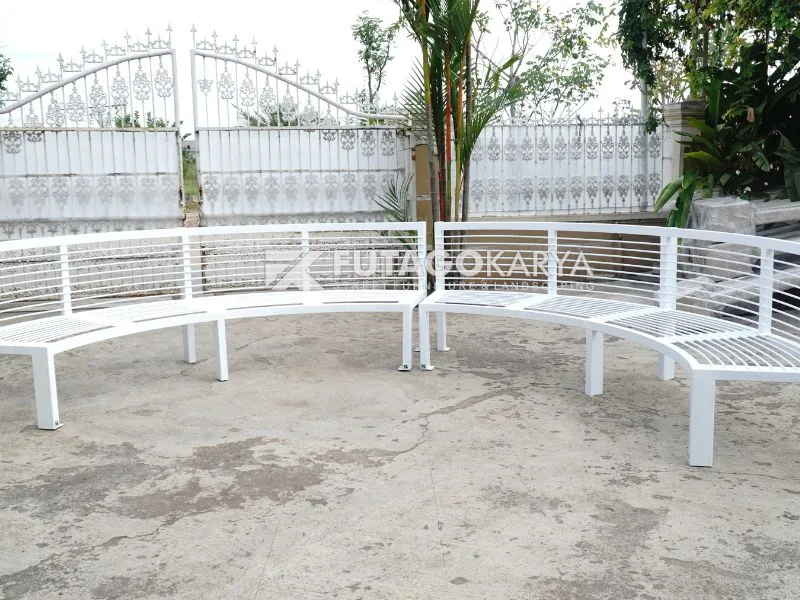 kursi taman besi