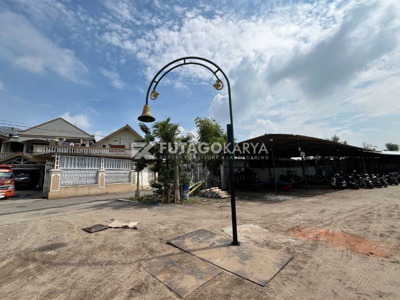 Tiang Lampu Jalan