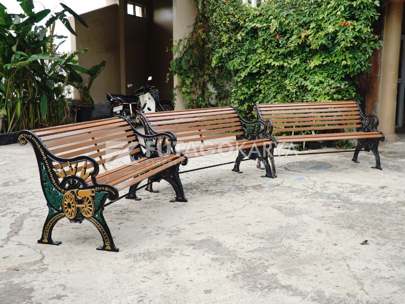 Kursi besi minimalis