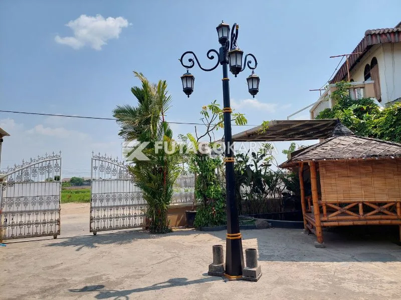 Tiang Lampu Jalan Klasik