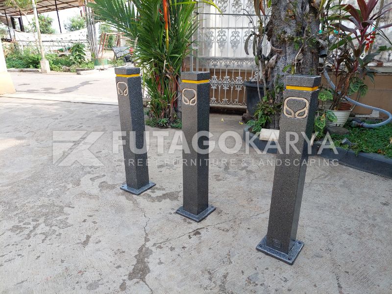 Material bollard jalan