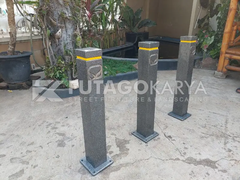 Material bollard jalan