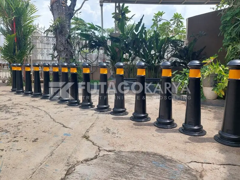 Tiang Pembatas Kendaraan