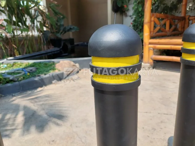 Apa Itu Bollard Pemisah Jalur?