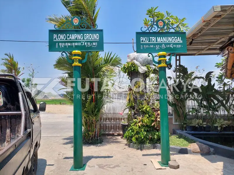 Faktor Lokasi dalam Penempatan Tiang Papan Nama Outdoor