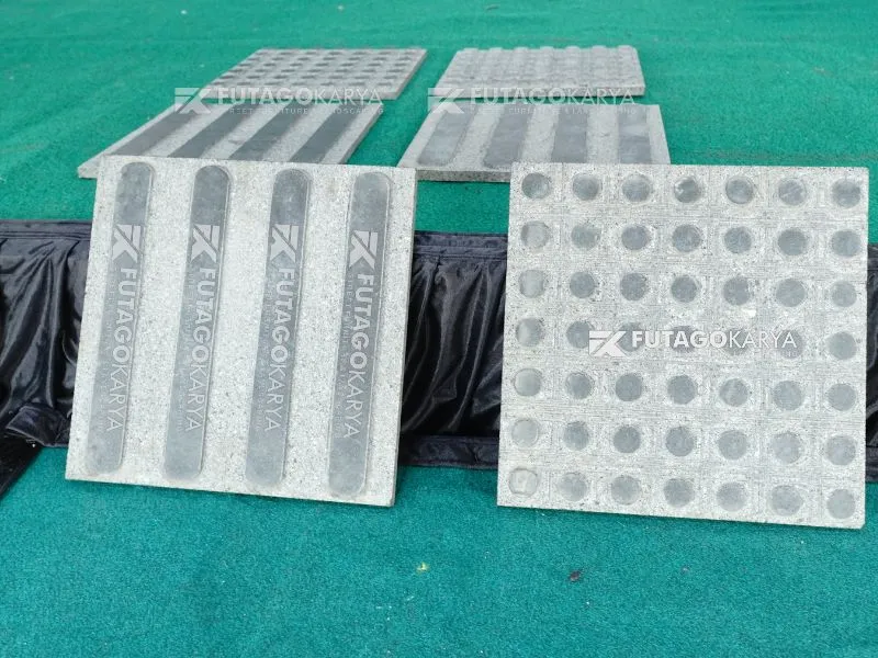 Standar Pemasangan Guiding Block Difabel