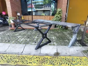 Kaki Meja Makan