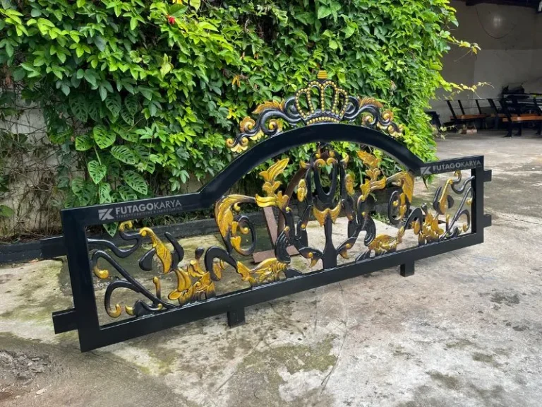 Ornamen Besi Tempa Klasik