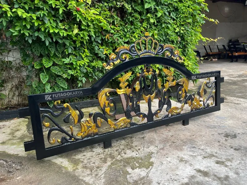 Ornamen Besi Tempa Klasik