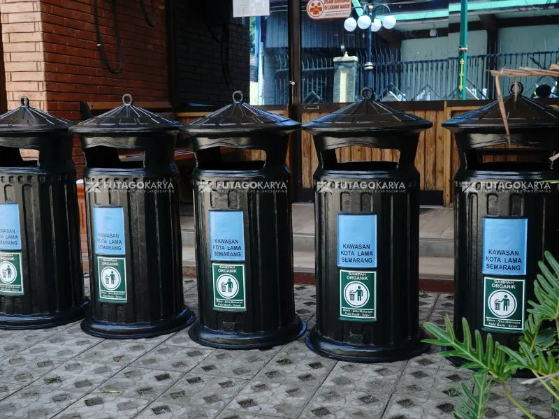 Tempat Sampah Besi Taman Kota