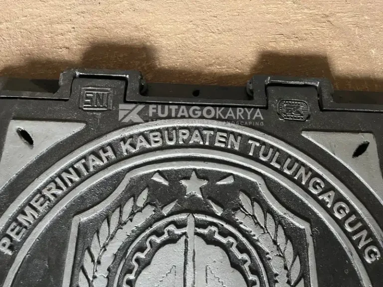 Manhole Komposit vs Cast Iron