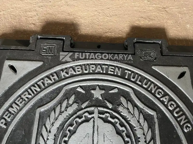 Manhole Komposit vs Cast Iron